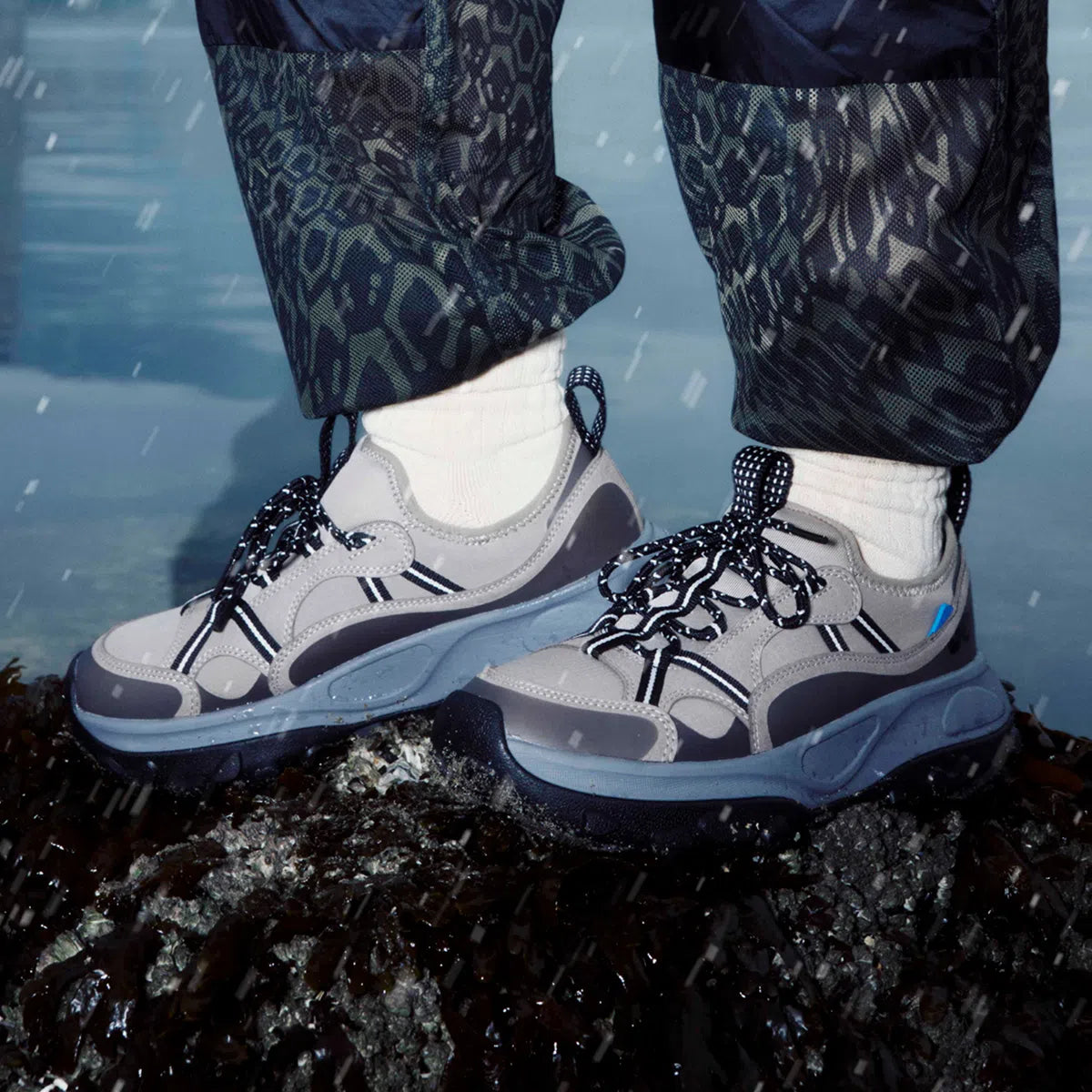 Men's Motu Sneaker - Dark Gravitate/Black - Image 4